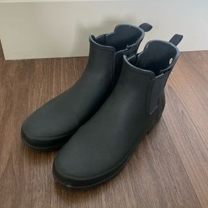 Hunter Matte Black Chelsea Rain Boots